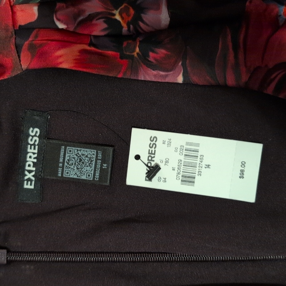 Express Floral Dress - Picture 6 of 6